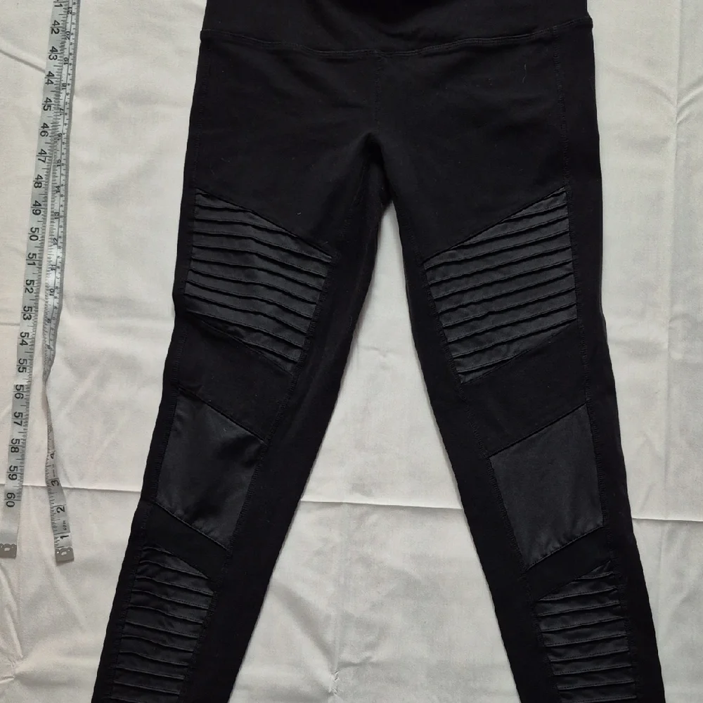 ALO Yoga‎ Moto Black Textured Leggings M